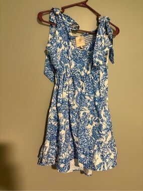 Simply Southern Blue & White Floral Peasant Top